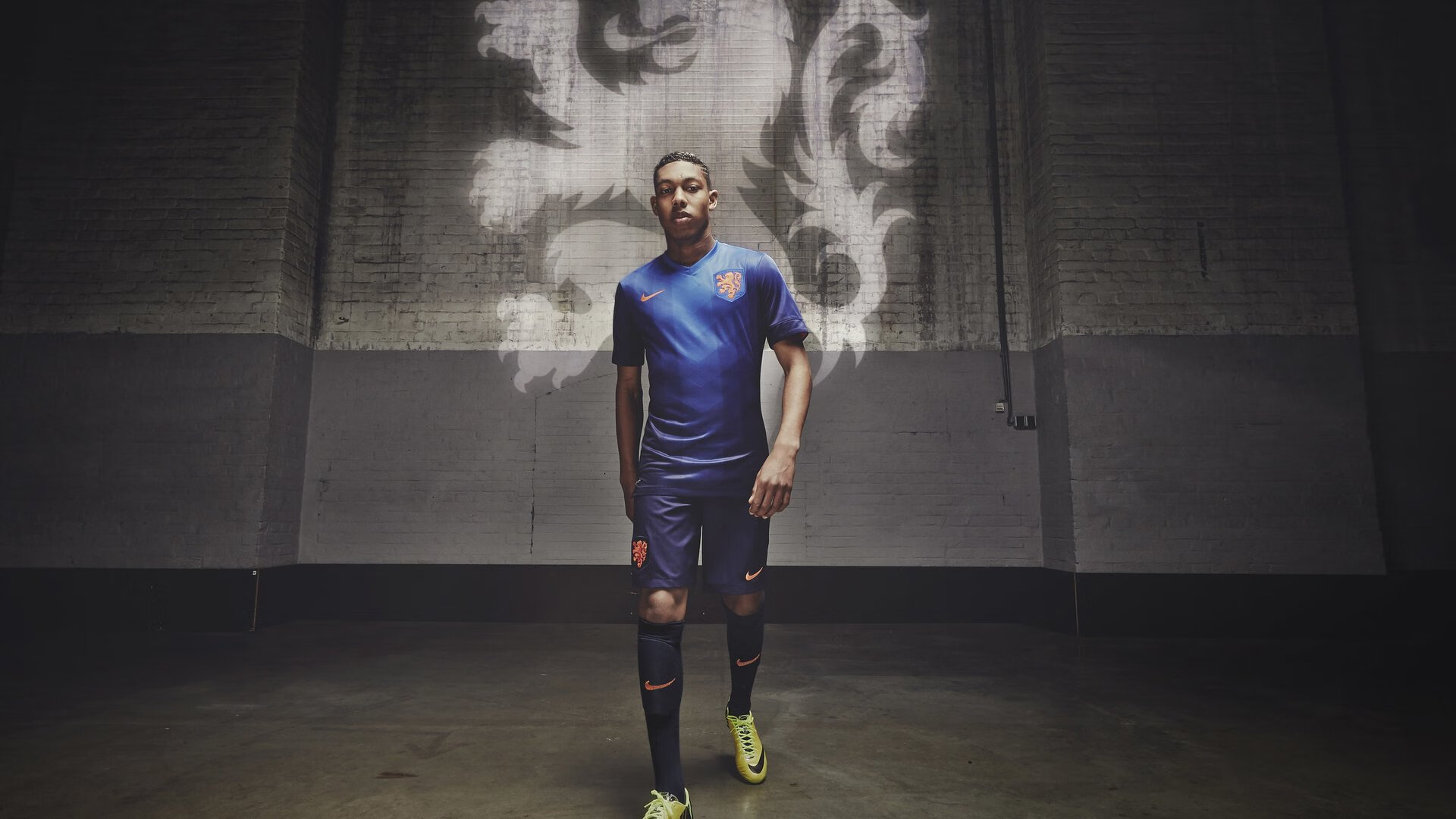 布伦森，当纽约的鹰翼掠过天山之巅